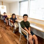 子供たちと一緒に勉強ができる4人がけの造作長机