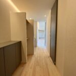 玄関からリビングにつながる廊下