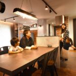 照明もおしゃれでかっこいいダイニングスペース