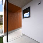 玄関へと続くアプローチ